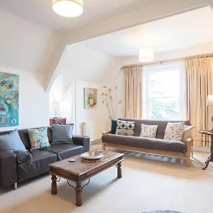 Spacious 3br Victorian Loft Flat In Cotswolds - Free Parking Apartment