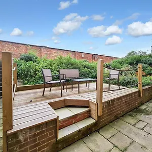 Margaret's Garden By Fortuna Apartment