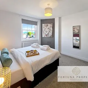 Margaret's Loft By Fortuna Apartment